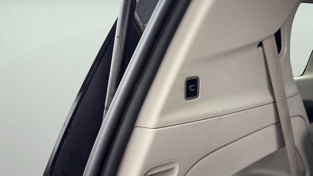 Used 2023 Chrysler Pacifica Touring-L FWD image 19