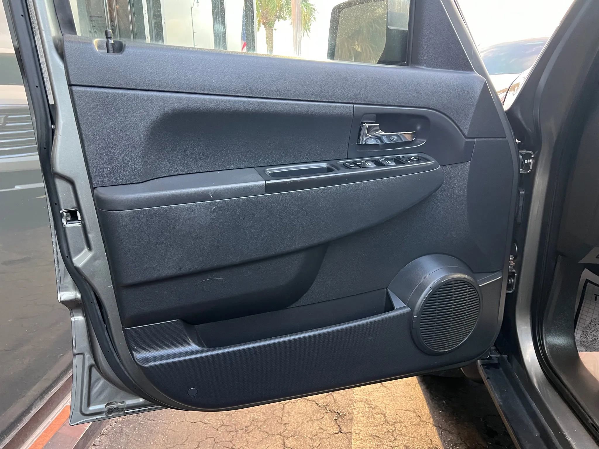 Used 2012 Jeep Liberty Sport image 10