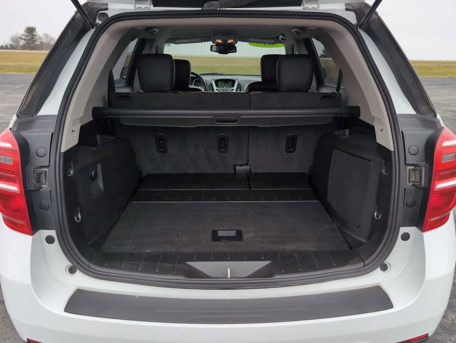 Used 2017 Chevrolet Equinox Premier image 23