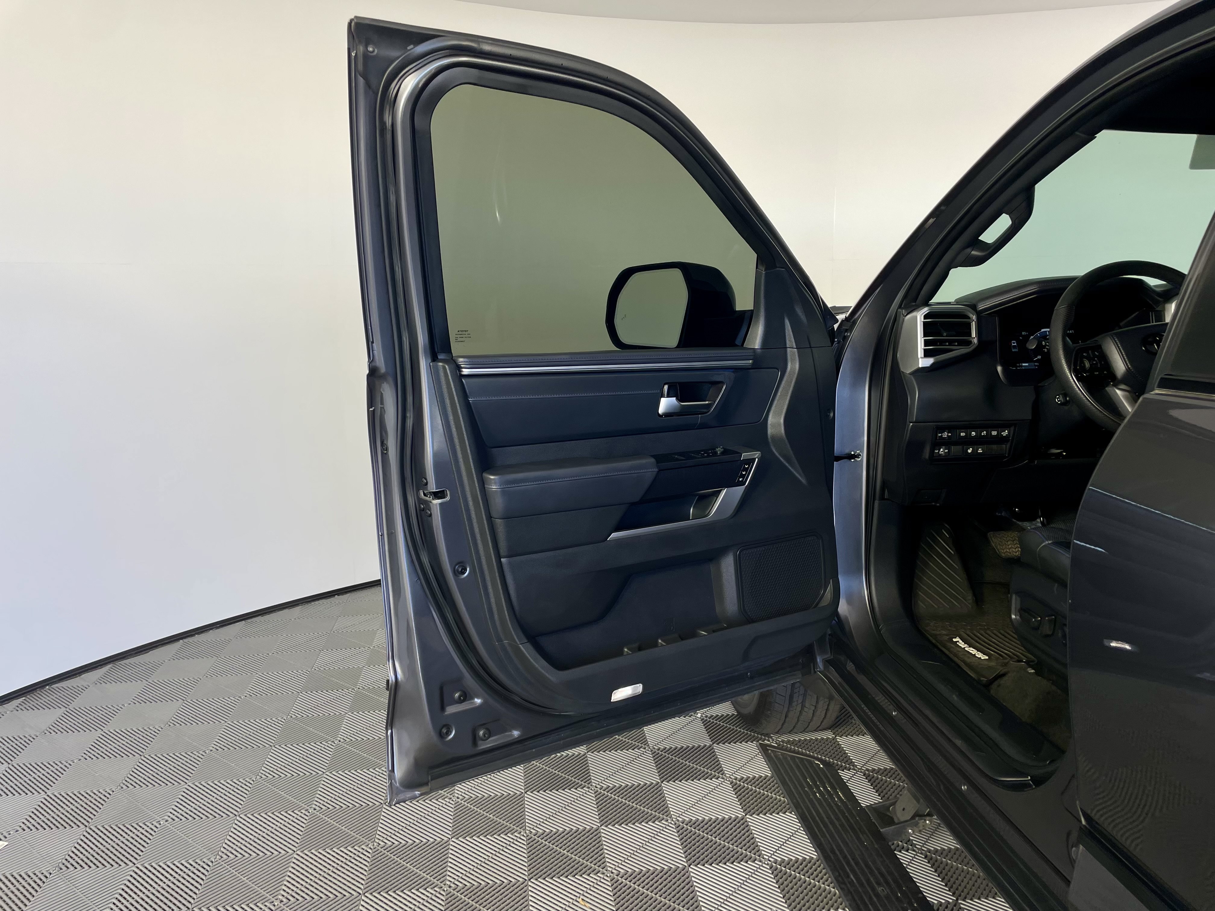 Used 2024 Toyota Tundra Platinum AWD/4WD image 10