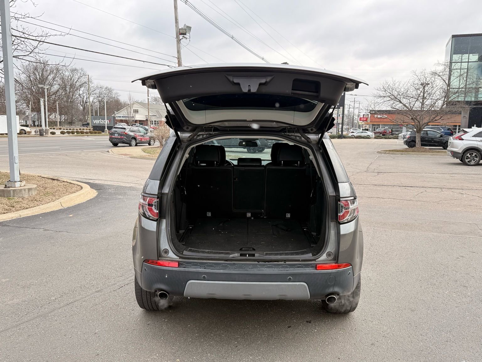 Used 2016 Land Rover Discovery Sport SE image 21
