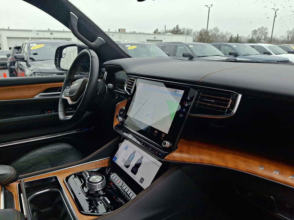 Used 2024 Jeep Grand Wagoneer L Series III image 12