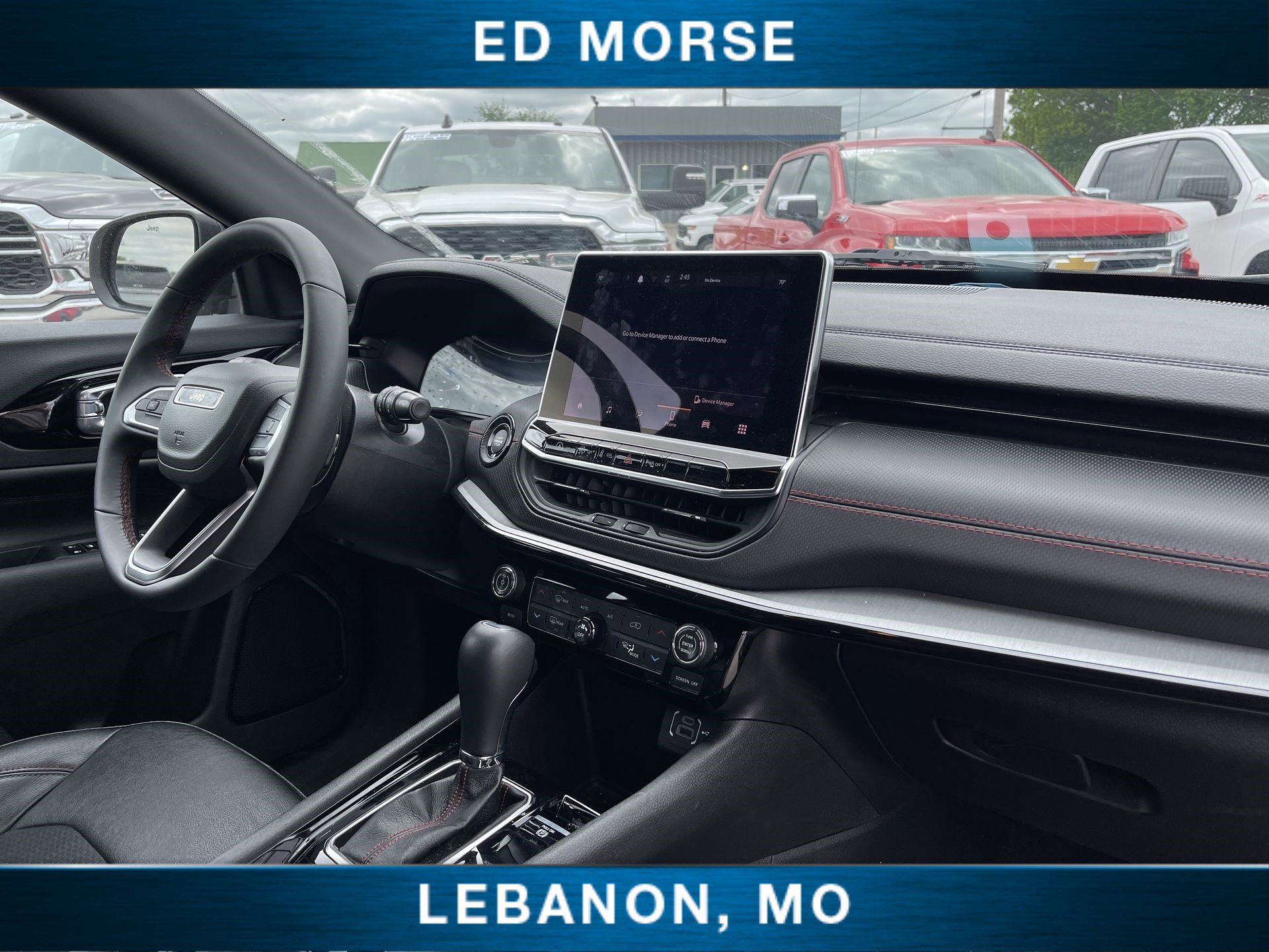 Used 2025 Jeep Compass Trailhawk AWD/4WD image 27