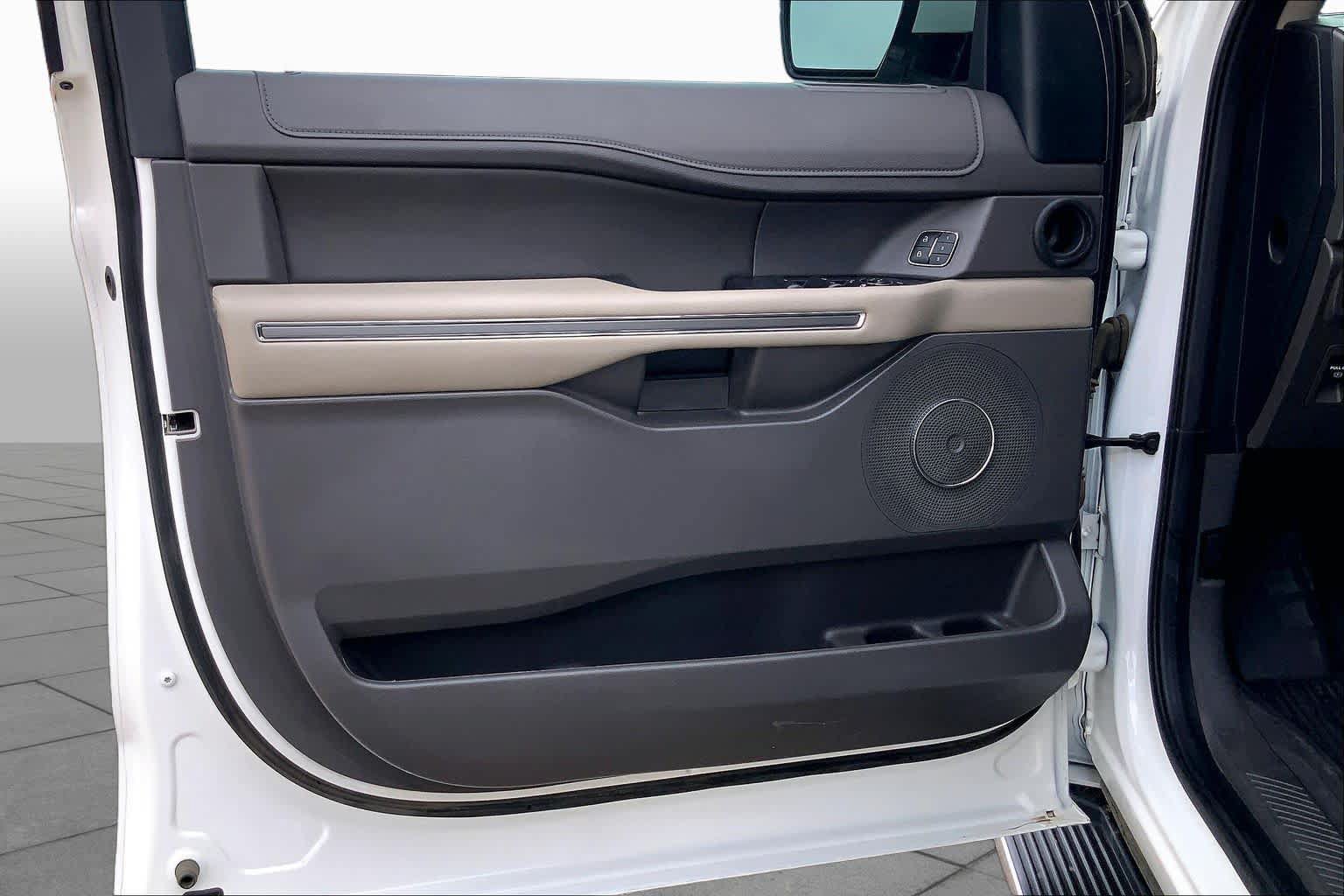 Used 2020 Ford Expedition XLT w/ Equipment Group 202A RWD image 22