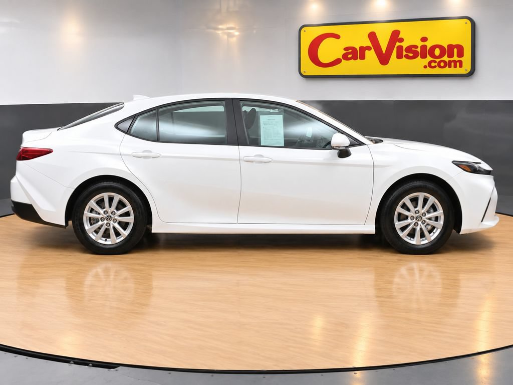 Used 2025 Toyota Camry LE FWD image 5