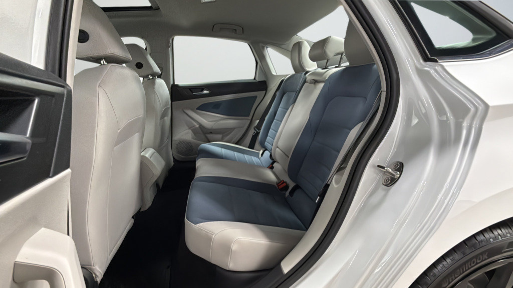 New 2026 Volkswagen Jetta SE FWD image 33