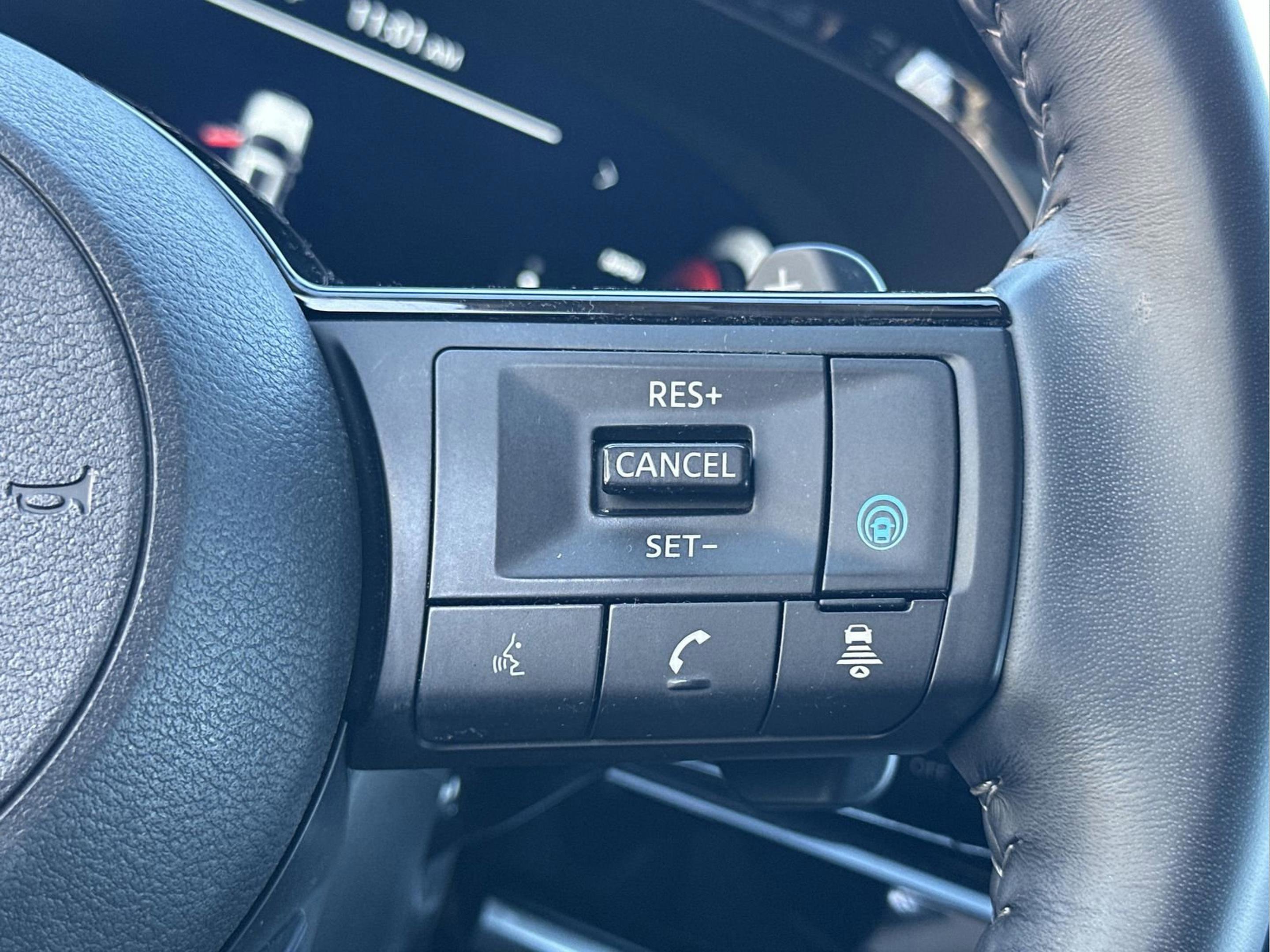 Used 2024 Nissan Pathfinder Platinum image 25