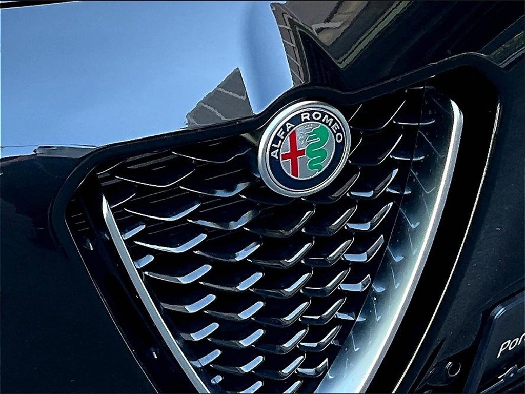 Used 2024 Alfa Romeo Stelvio Ti image 32