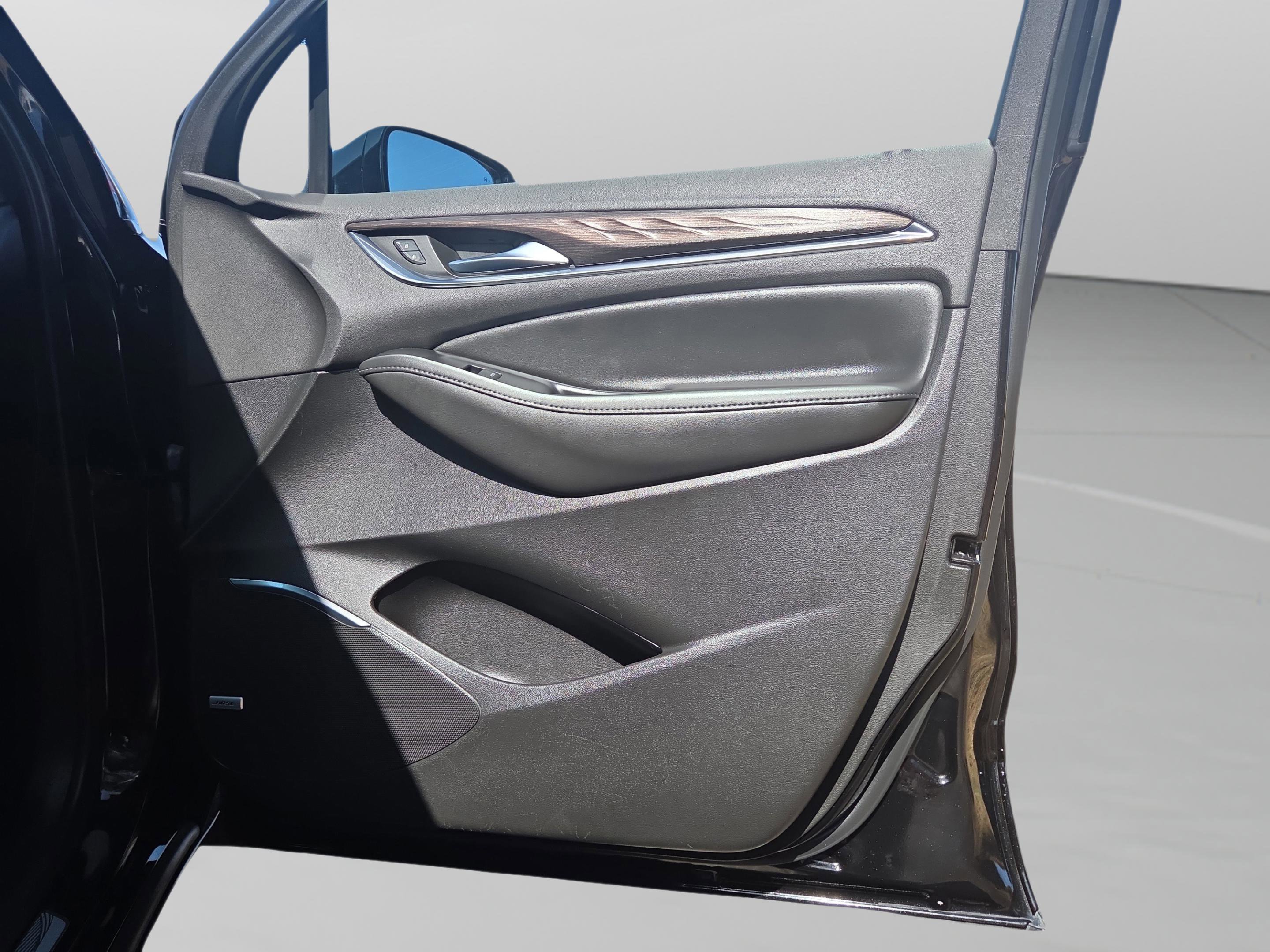 Used 2022 Buick Enclave Avenir w/ Avenir Technology Package image 44