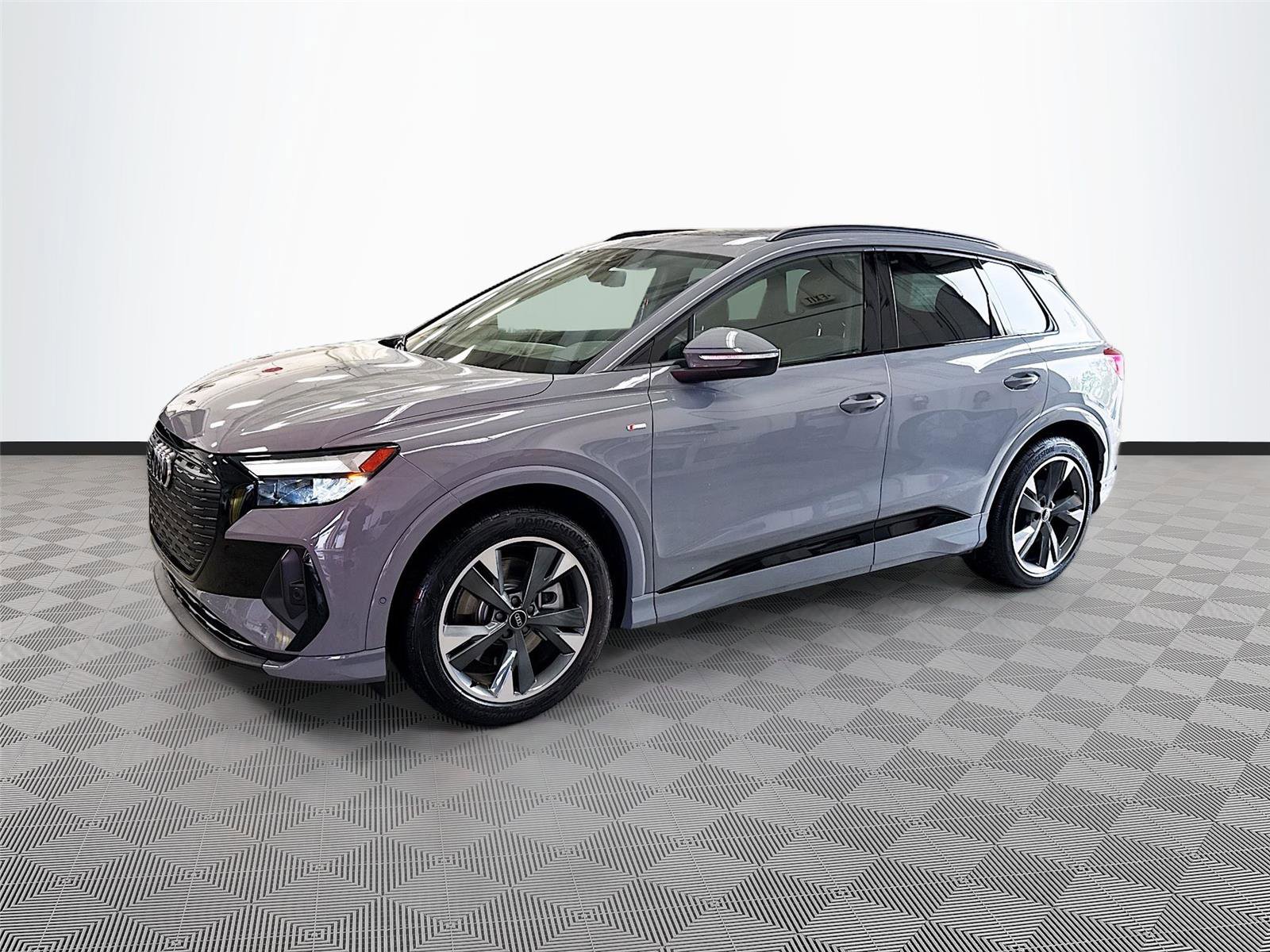 Used 2024 Audi Q4 e-tron Premium Plus w/ Premium Plus image 3