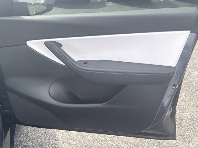 Used 2022 Tesla Model Y Performance image 16