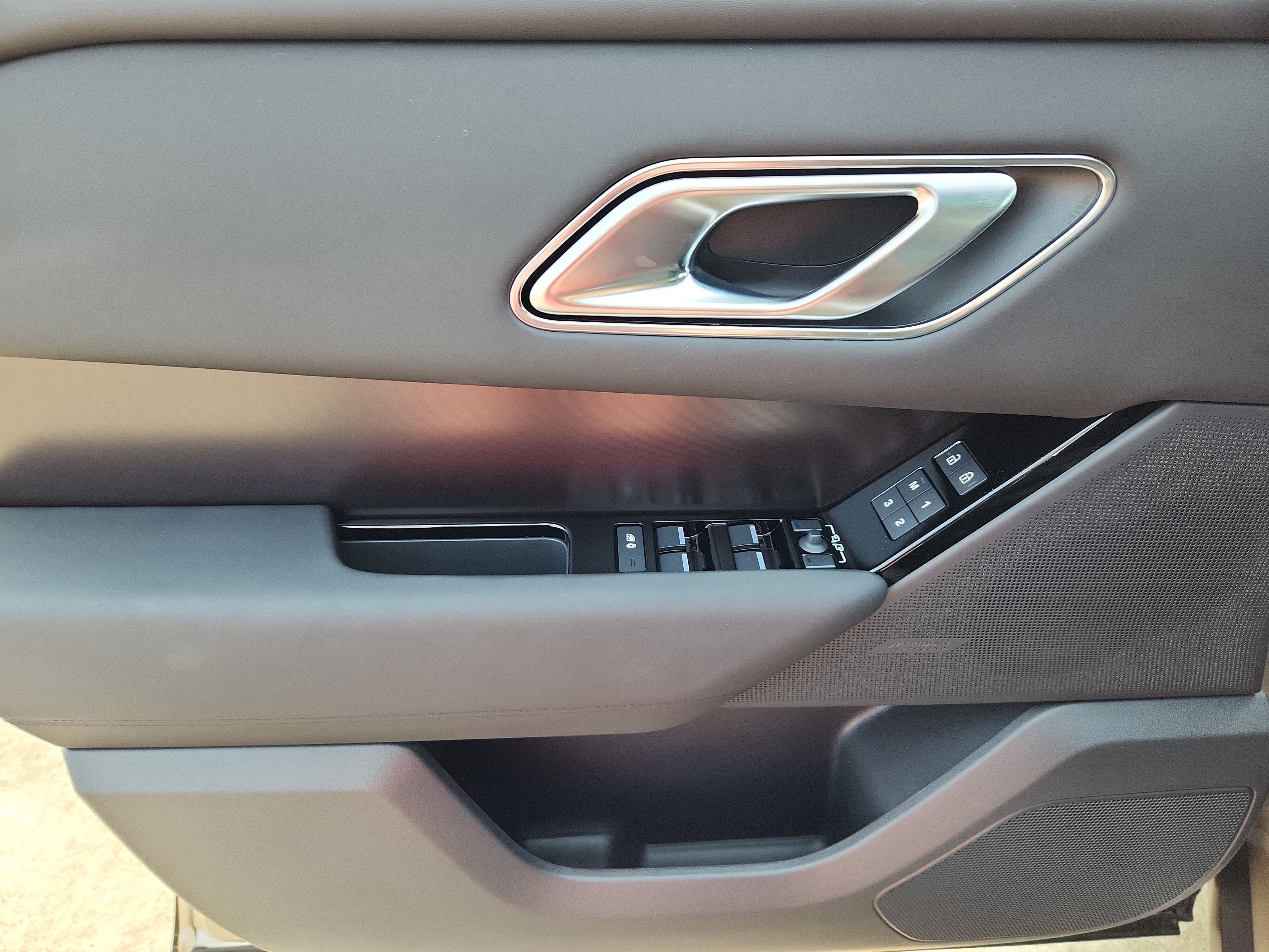 Used 2026 Land Rover Range Rover Velar Dynamic SE image 24