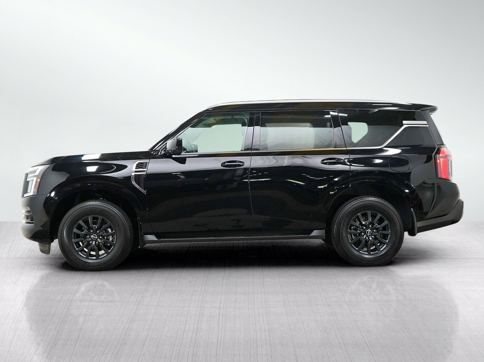 Used 2025 Nissan Armada SV AWD/4WD image 2