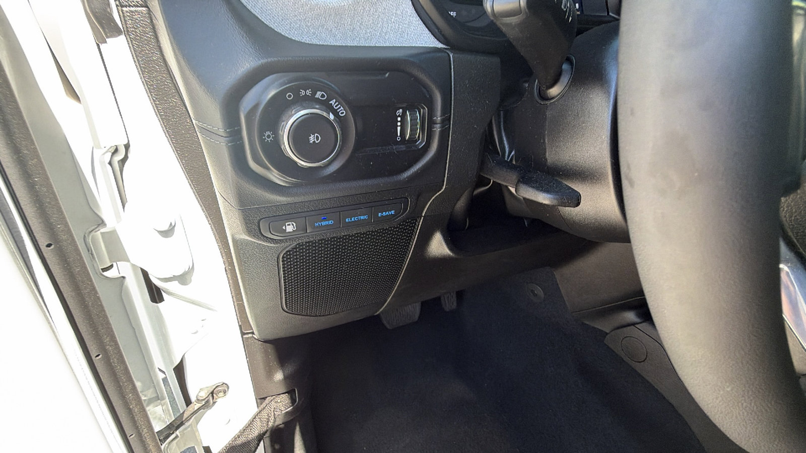 Used 2025 Jeep Wrangler Unlimited Sahara w/ Safety Group AWD/4WD image 25