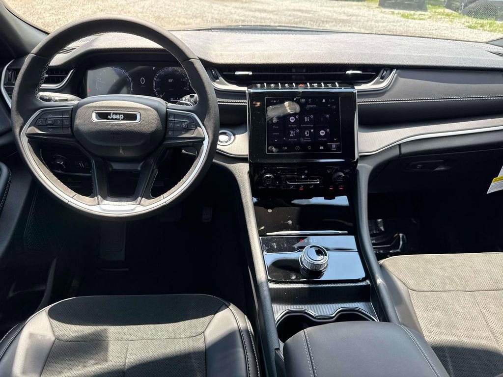 New 2025 Jeep Grand Cherokee L Altitude image 3