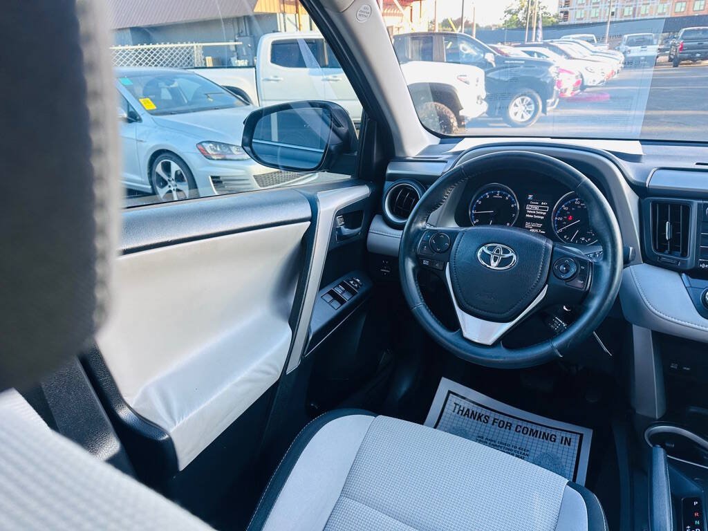Used 2016 Toyota RAV4 XLE AWD/4WD image 14