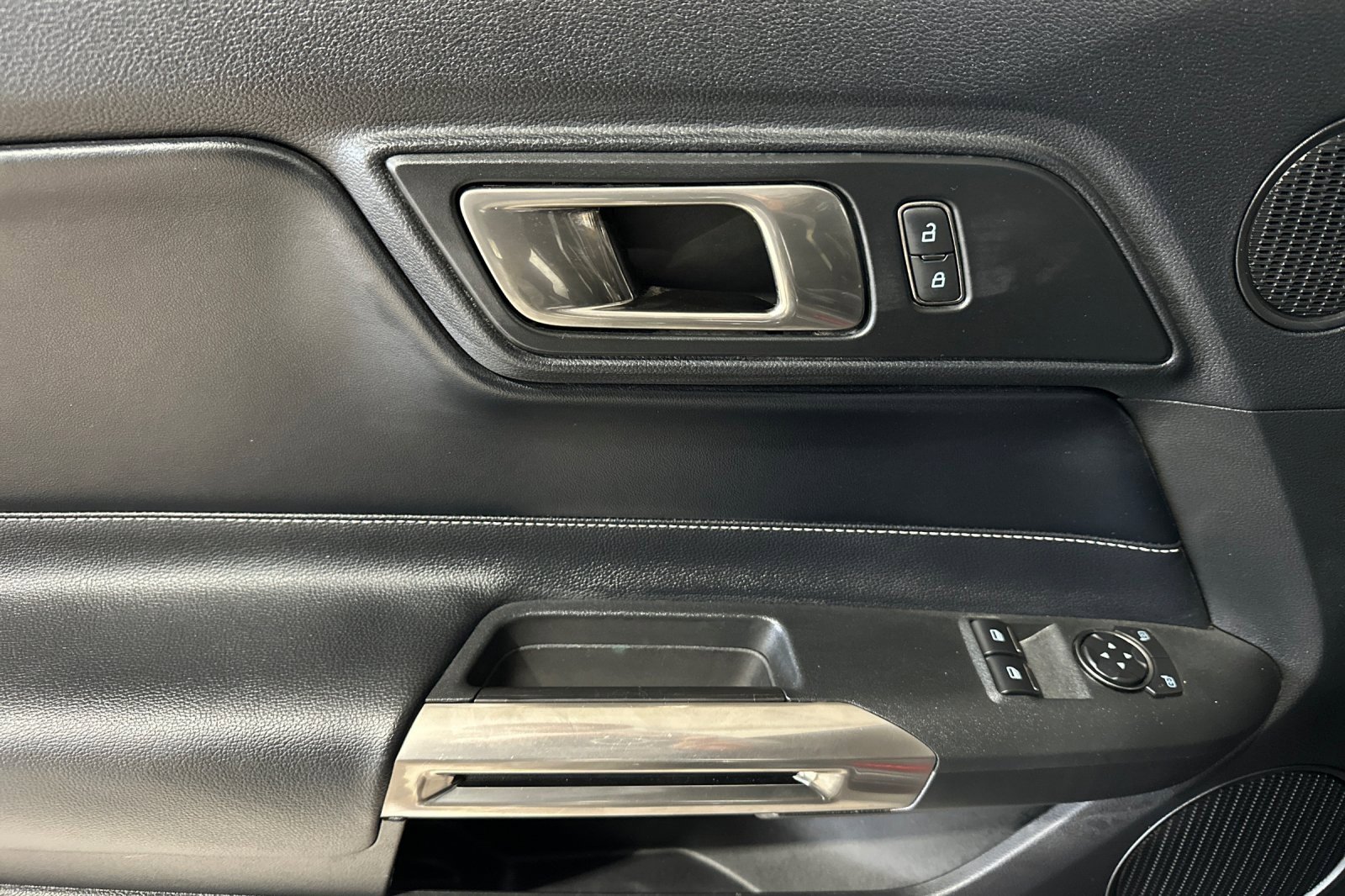 Used 2020 Ford Mustang Shelby GT500 w/ Carbon Fiber Track Pack image 11