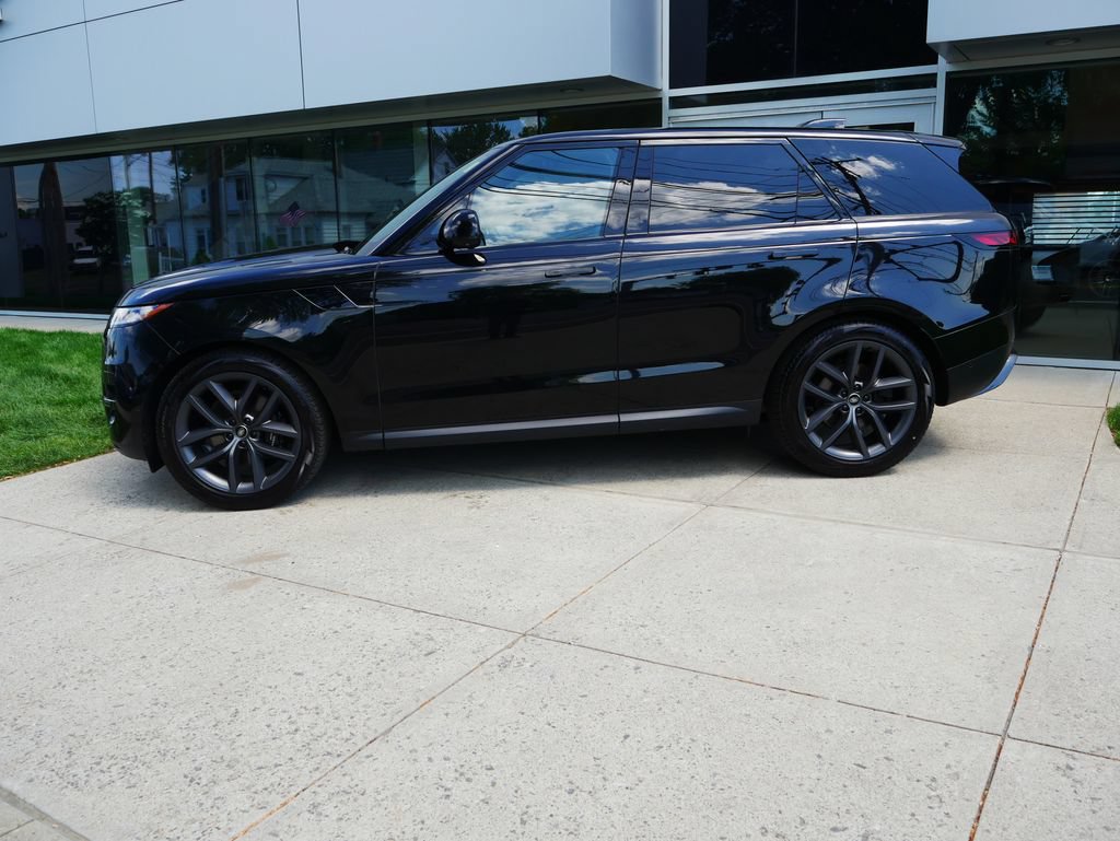 Used 2024 Land Rover Range Rover Sport SE AWD/4WD image 2