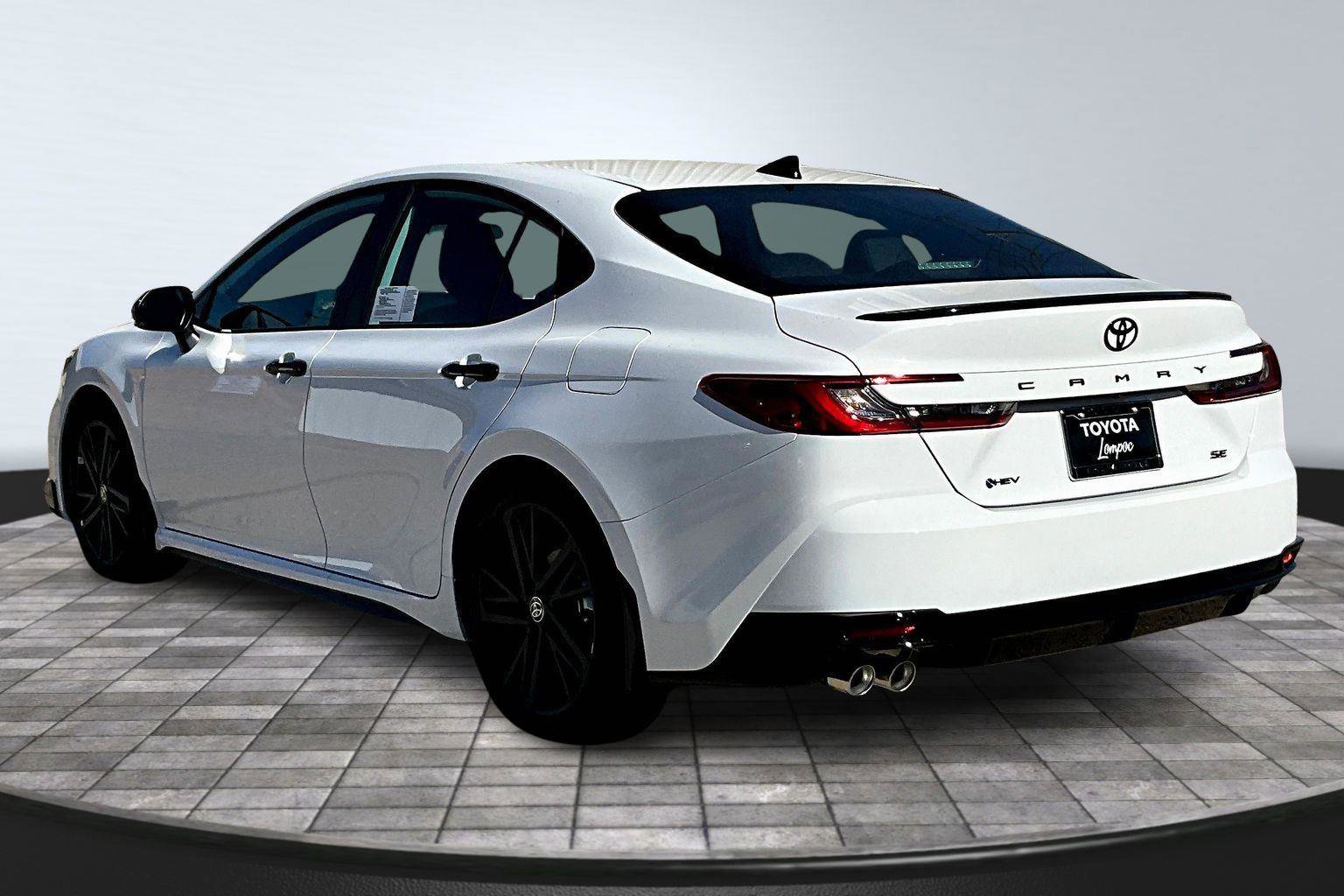 New 2026 Toyota Camry Hybrid image 3