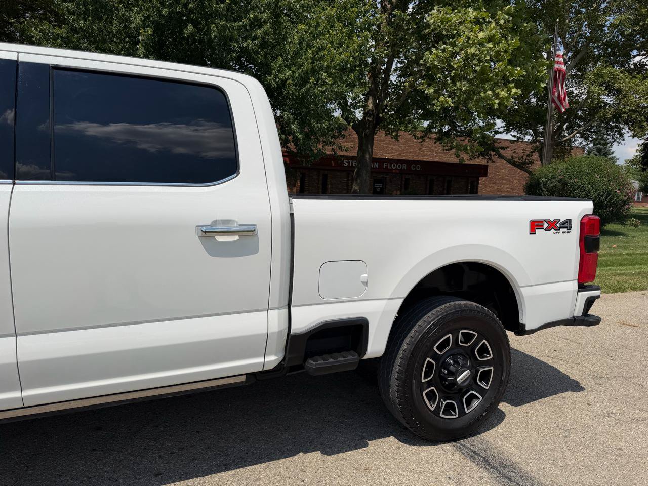 Used 2023 Ford F350 Platinum w/ FX4 Off-Road Package AWD/4WD image 14