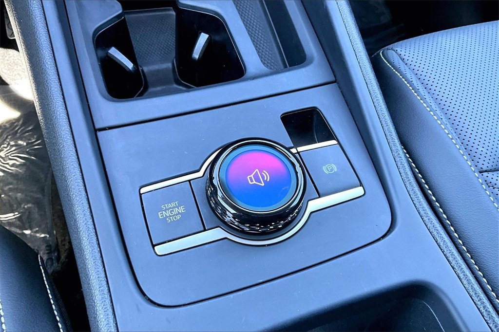 Certified 2025 Volkswagen Tiguan SE image 16