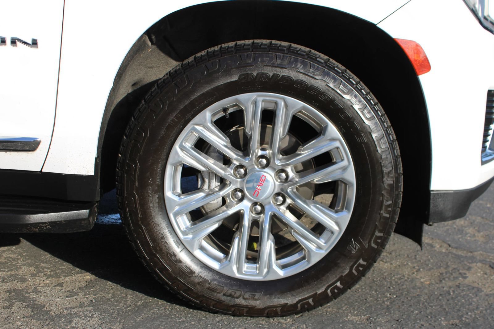 Used 2021 GMC Yukon XL SLT AWD/4WD image 6