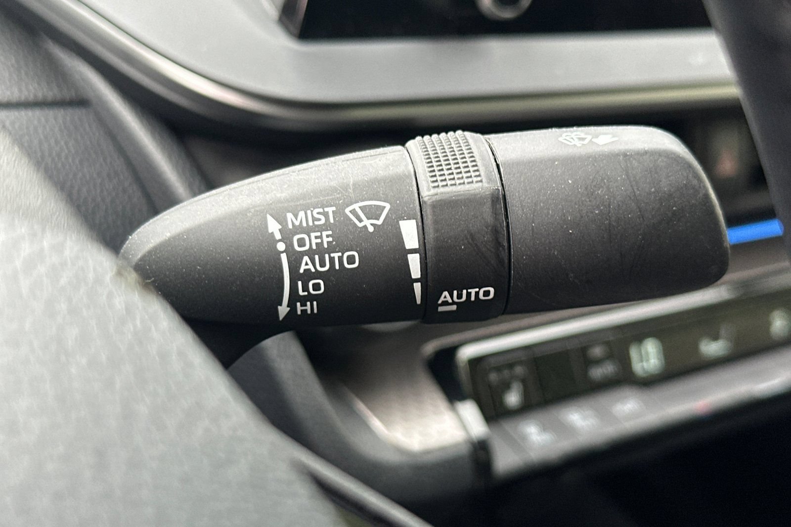 Used 2026 Toyota Prius LE FWD image 38