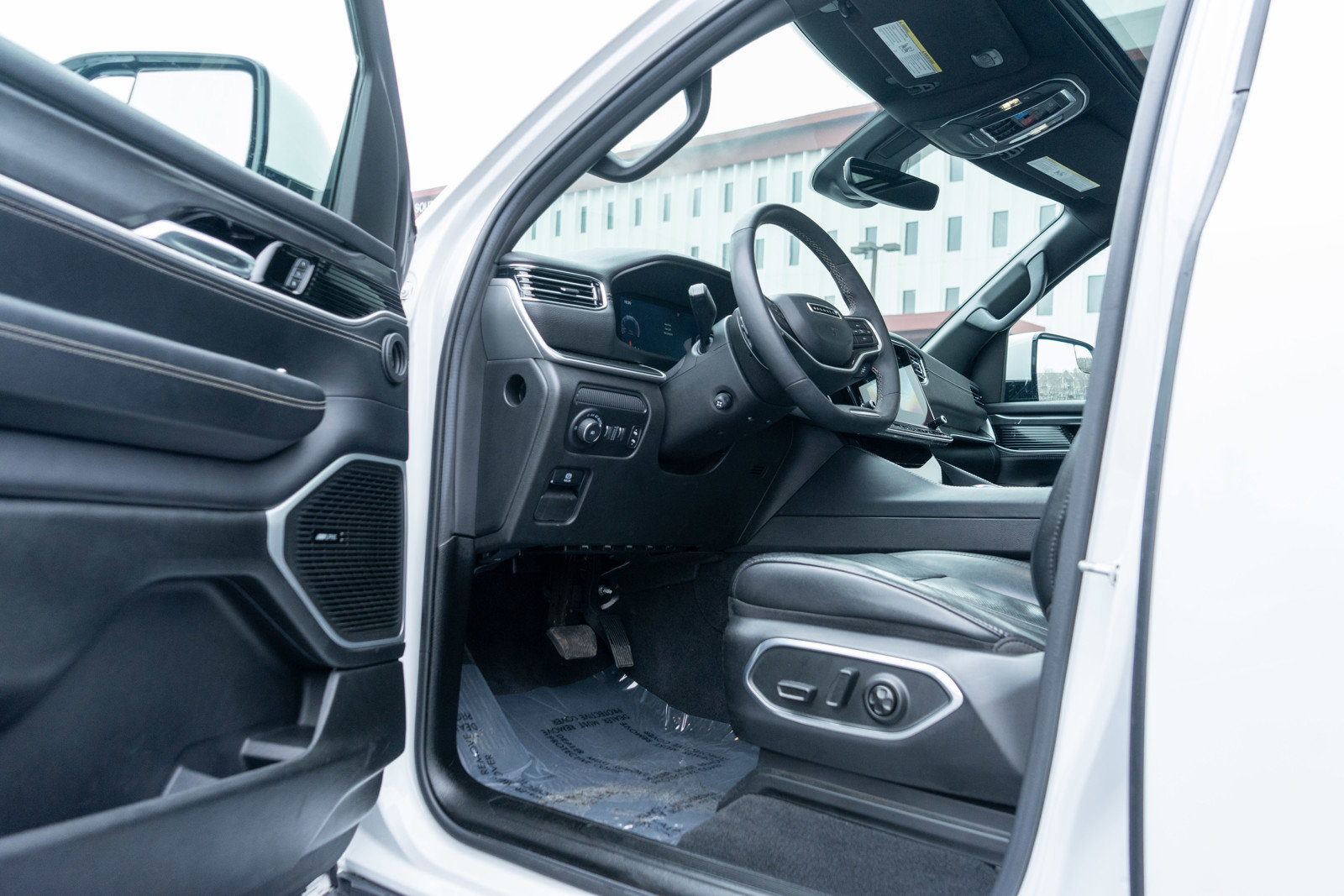 Used 2022 Jeep Wagoneer Series I w/ Premium Group I image 14