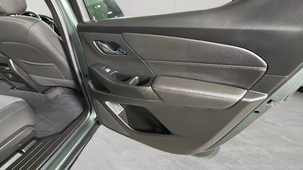 Used 2023 Chevrolet Traverse LT image 29