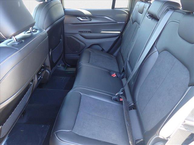 New 2025 Jeep Grand Cherokee Altitude image 10