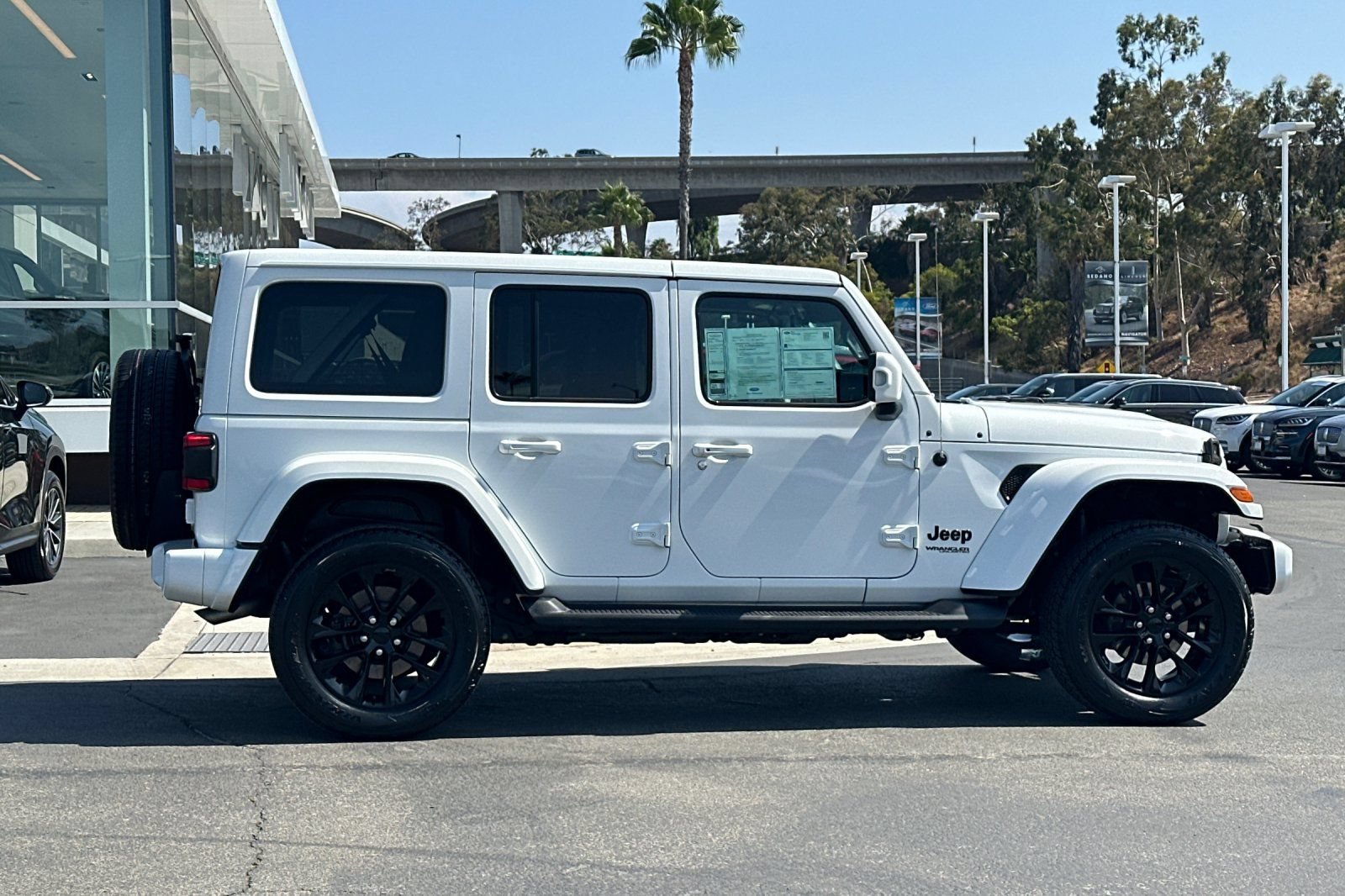 Used 2022 Jeep Wrangler Unlimited Sahara AWD/4WD image 2