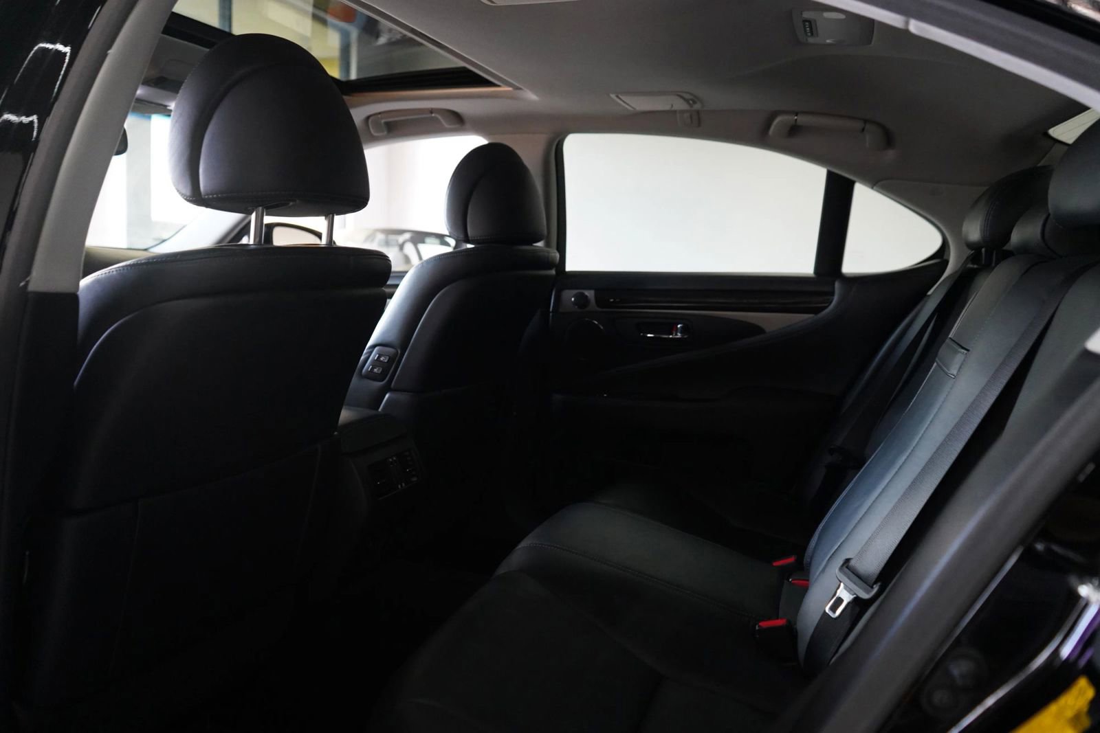 Used 2014 Lexus LS 460 RWD image 14