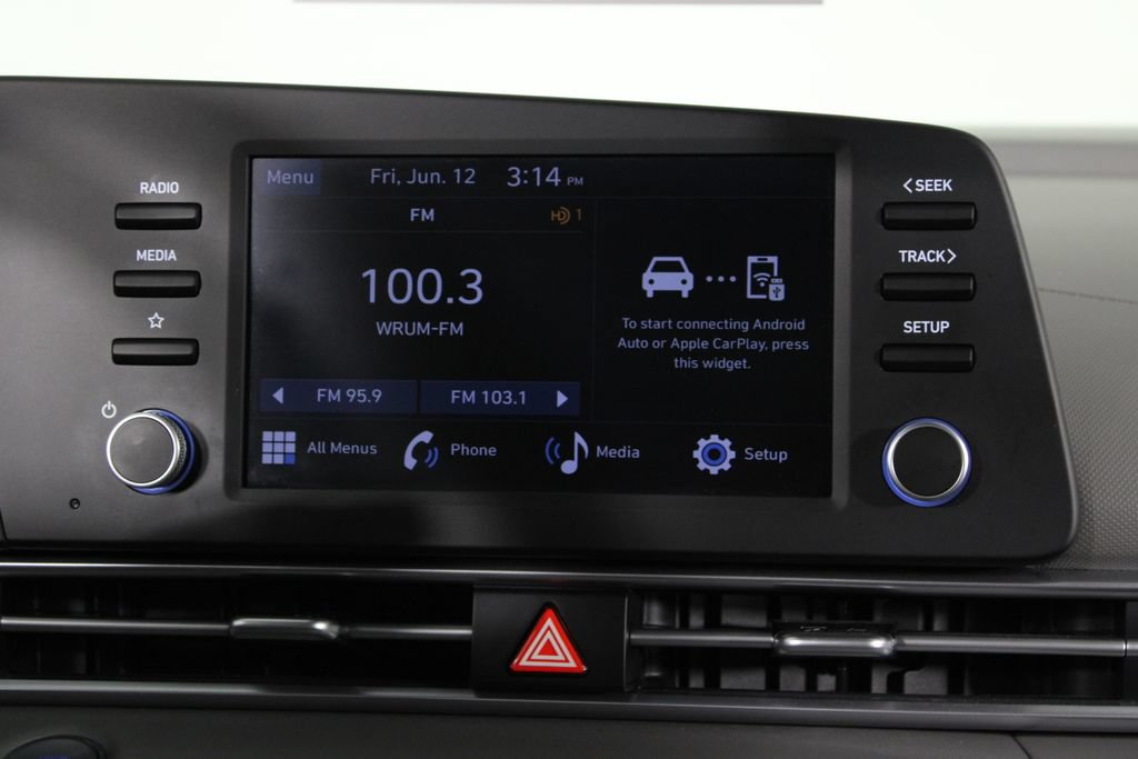 Certified 2025 Hyundai Elantra Sport FWD image 9