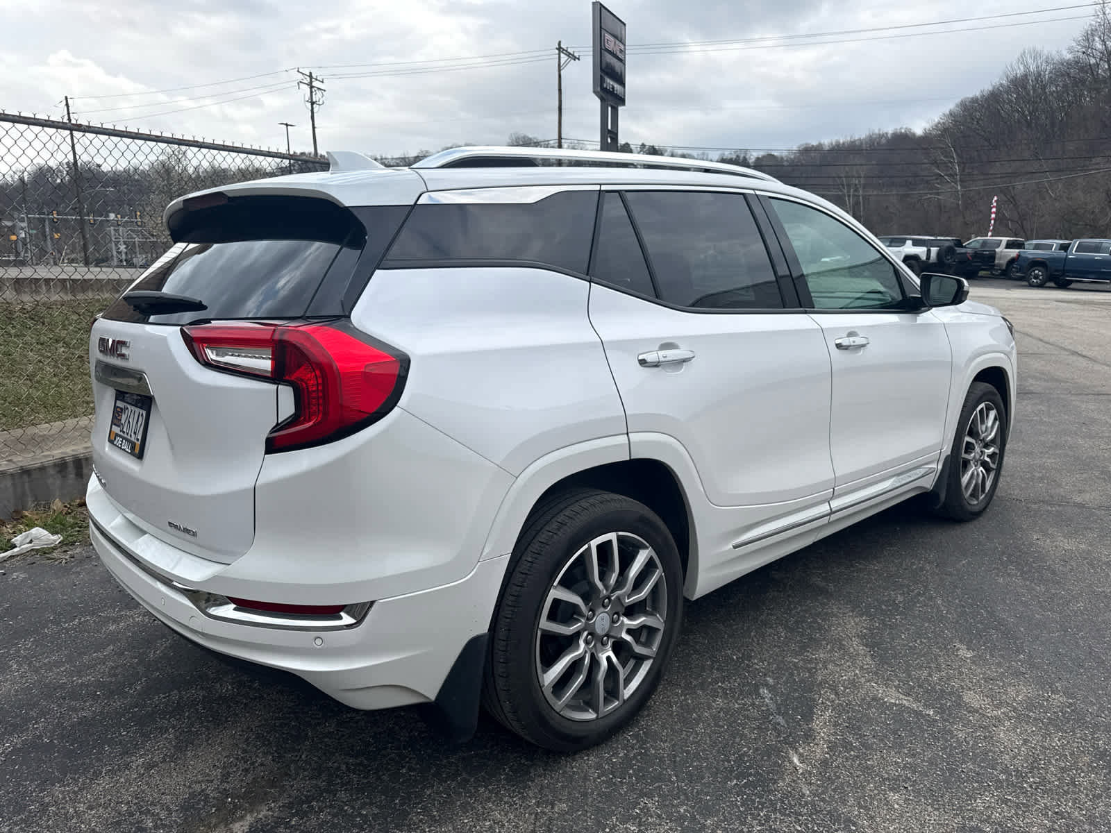 Used 2023 GMC Terrain Denali w/ Denali Premium Package image 7