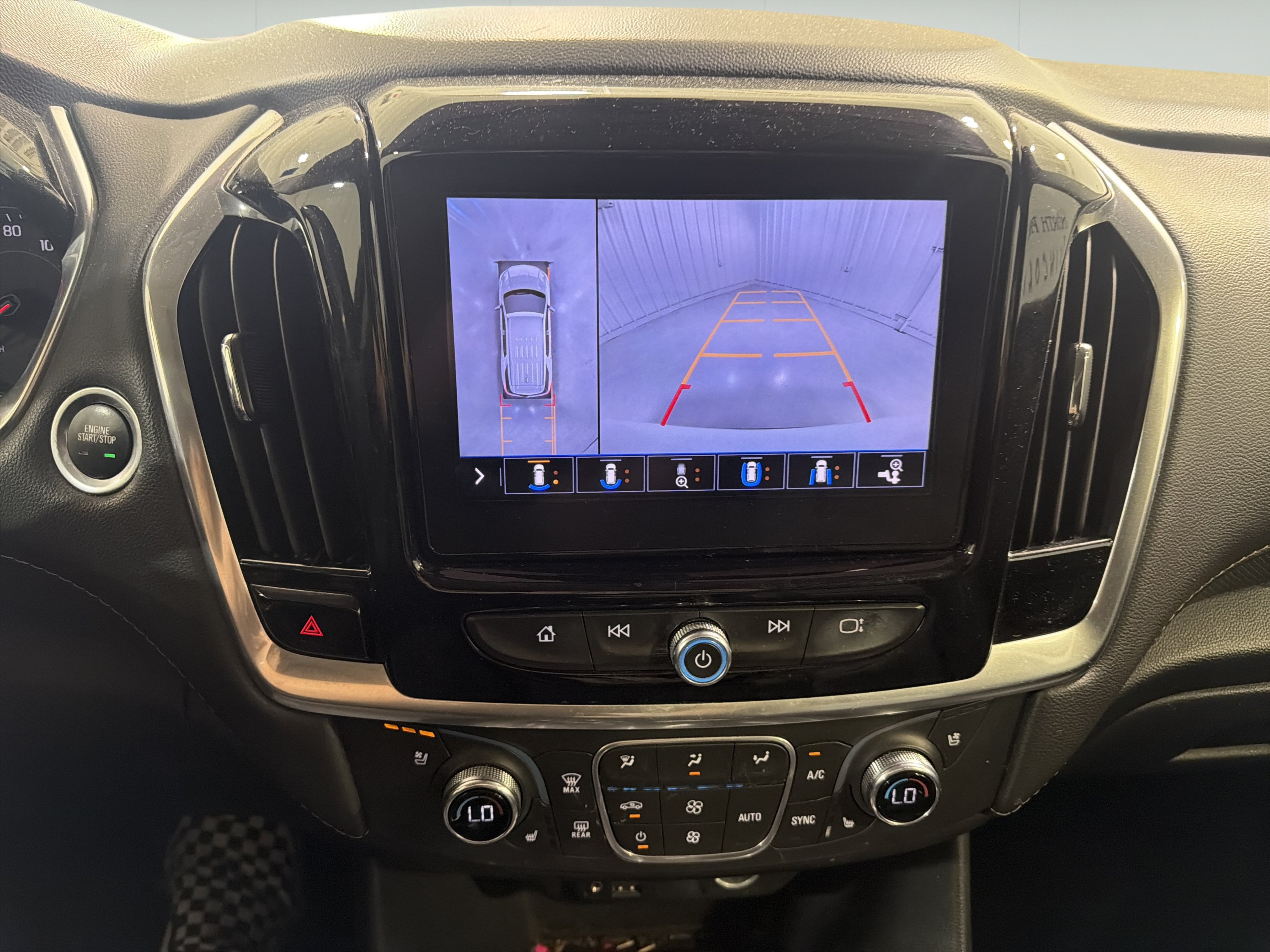 Used 2020 Chevrolet Traverse Premier w/ Redline Edition FWD image 17