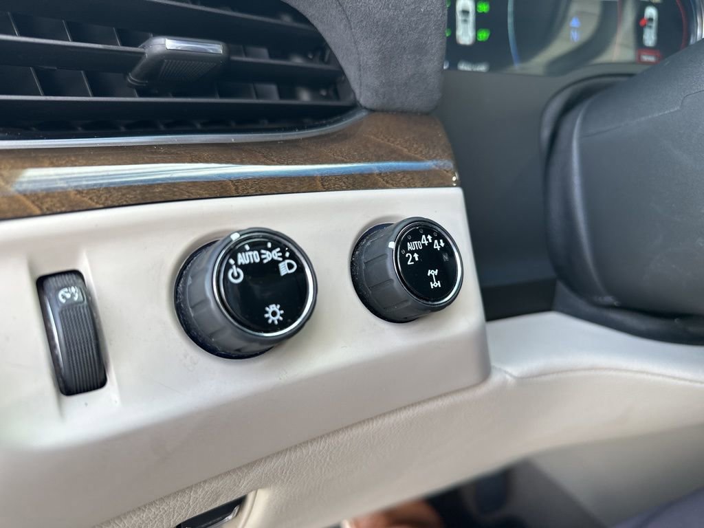 Used 2019 Cadillac Escalade ESV Premium Luxury AWD/4WD image 25