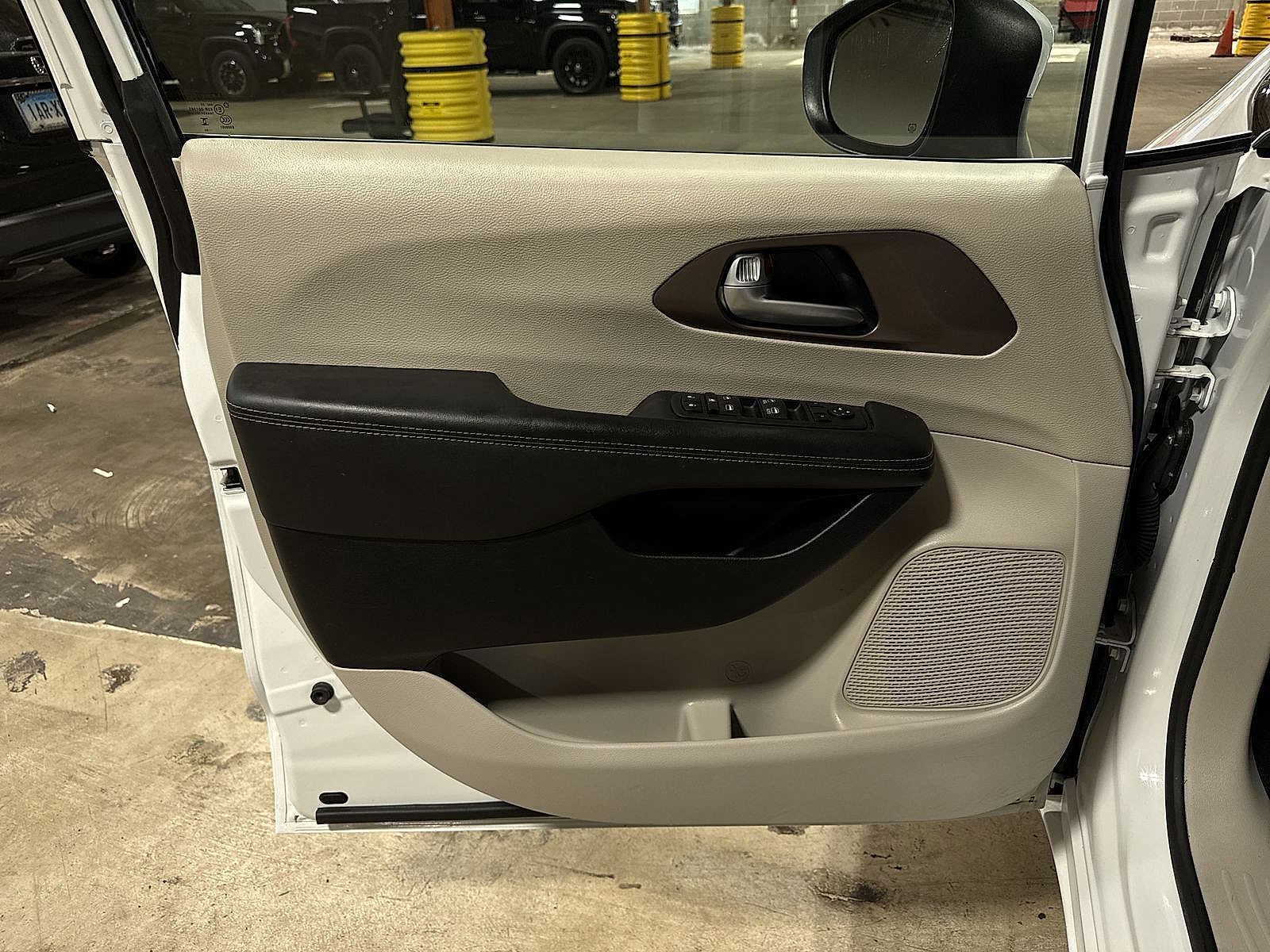 Used 2023 Chrysler Voyager LX FWD image 29