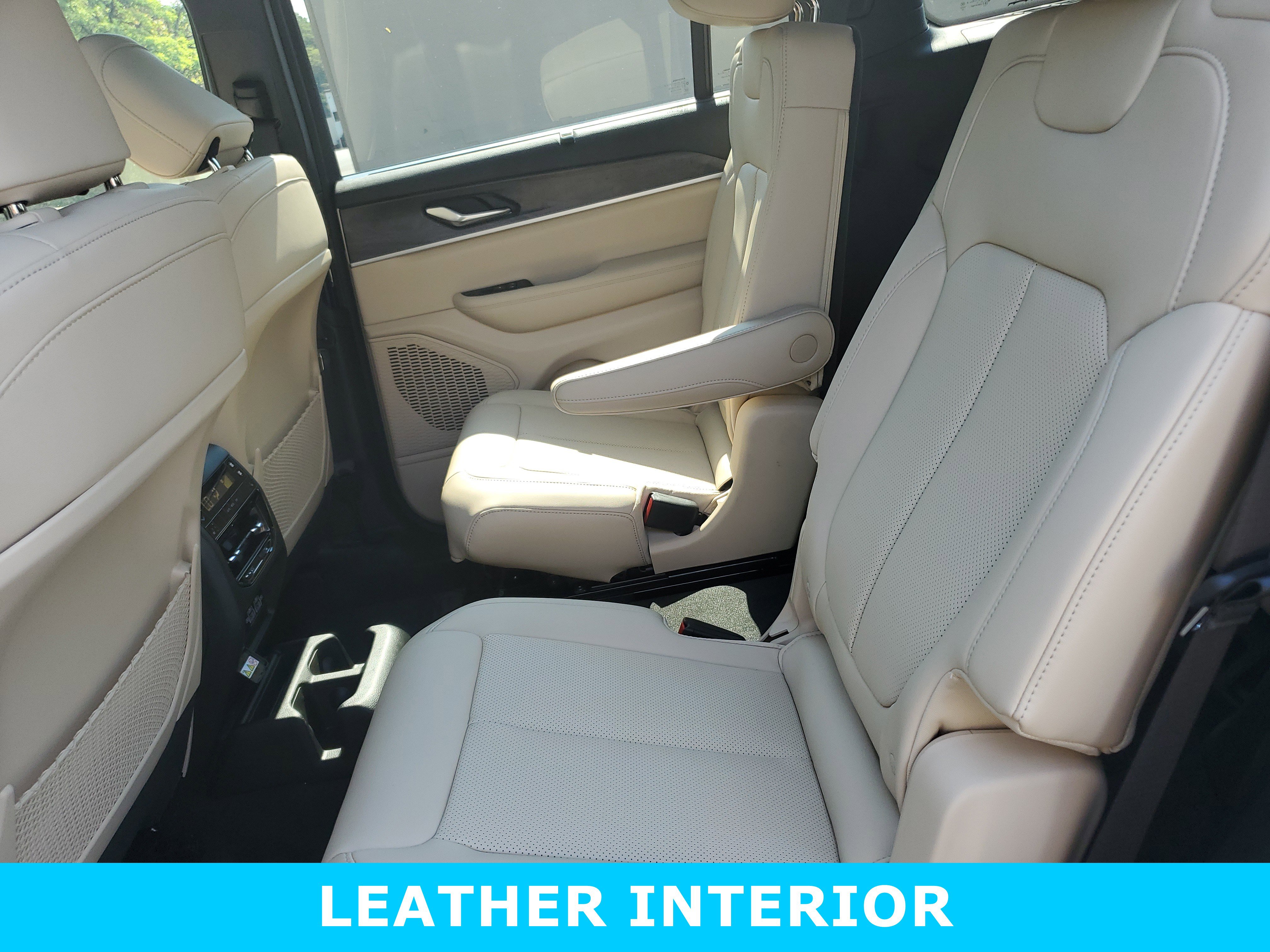 New 2025 Jeep Grand Cherokee L Limited w/ Luxury Tech Group II image 25