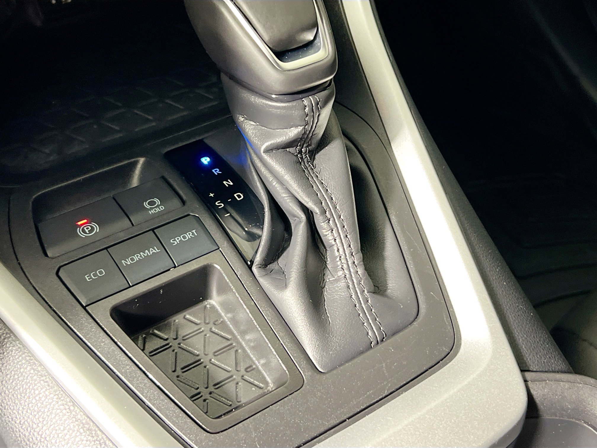 Used 2024 Toyota RAV4 XLE Premium image 25
