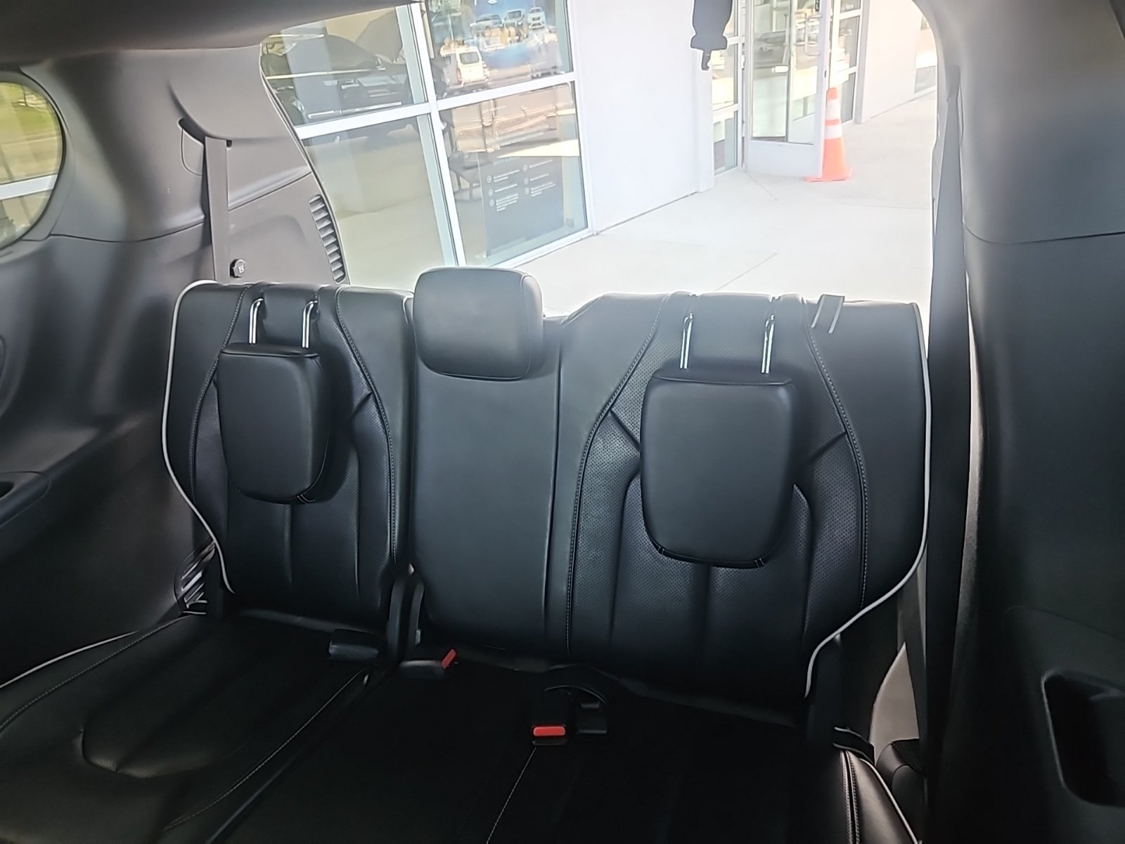 Used 2025 Chrysler Pacifica Limited FWD image 15