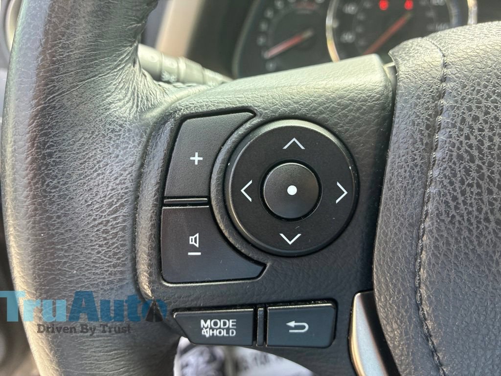 Used 2015 Toyota RAV4 Limited w/ Technology Package FWD image 28