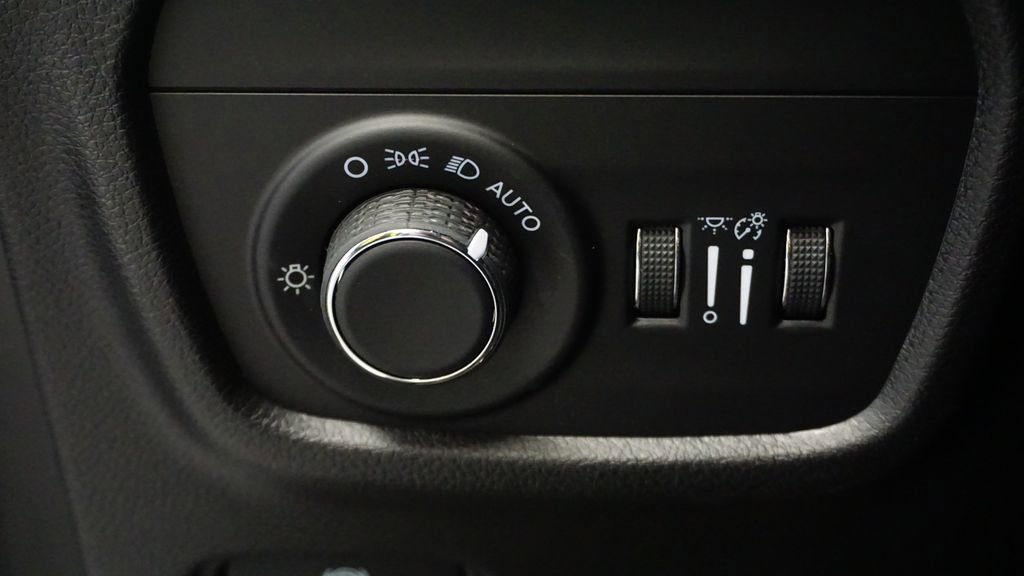 Used 2023 Jeep Grand Cherokee L Laredo image 23