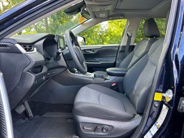 Used 2020 Toyota RAV4 XLE w/ Convenience Package AWD/4WD image 18