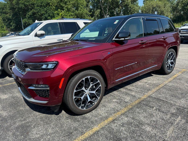 Used 2024 Jeep Grand Cherokee Summit AWD/4WD image 3