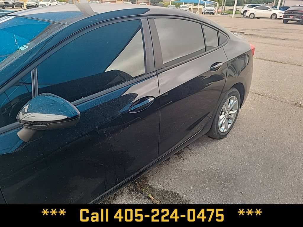 Used 2019 Chevrolet Cruze LS w/ LS Convenience Package FWD image 3