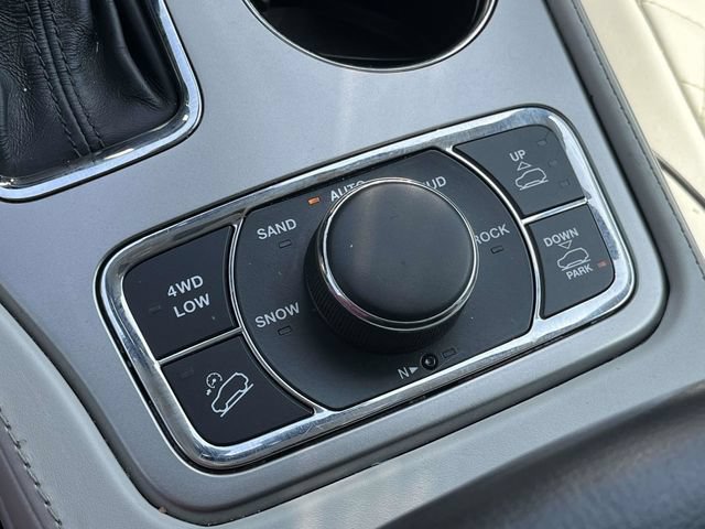 Used 2017 Jeep Grand Cherokee Summit AWD/4WD image 36