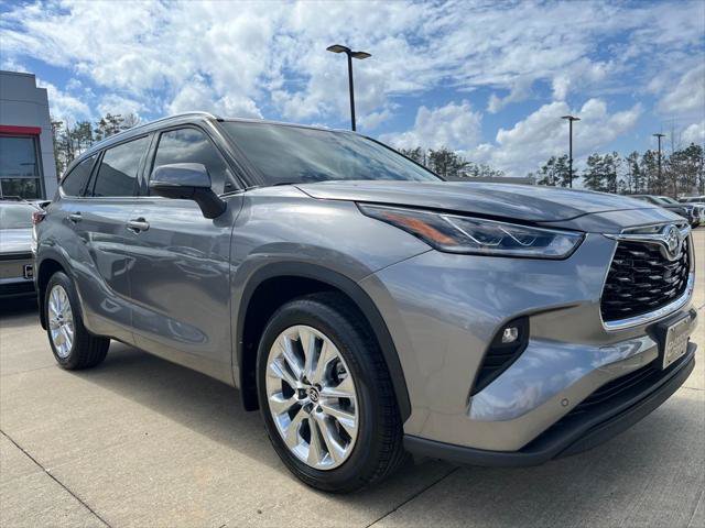 Certified 2026 Toyota Highlander Limited AWD/4WD image 1