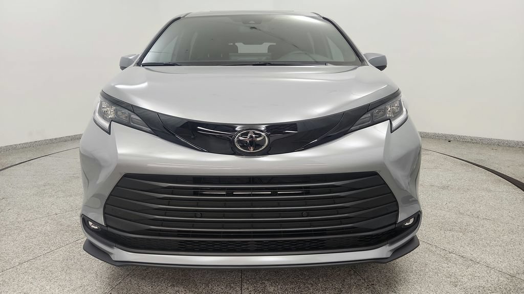 Used 2026 Toyota Sienna XLE Woodland Edition AWD/4WD image 9