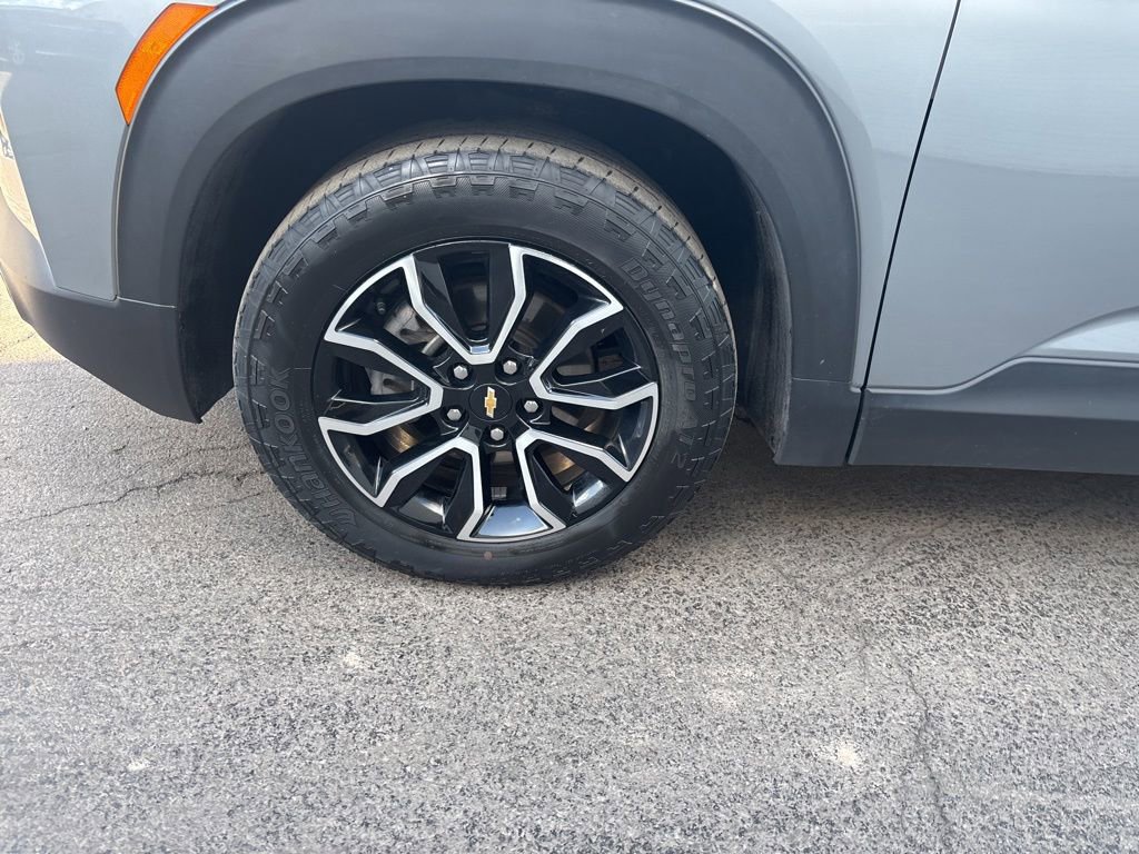 Used 2023 Chevrolet TrailBlazer ACTIV w/ Sun and Liftgate Package FWD image 11