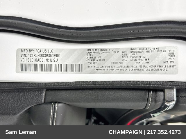 Used 2024 Jeep Grand Cherokee Overland w/ Luxury Tech Group IV AWD/4WD image 33